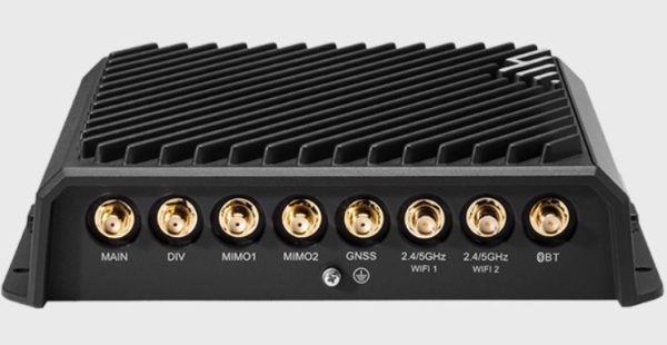 Cradlepoint R1900 Series 5G Ruggedized Router vehicle router only - Image 2